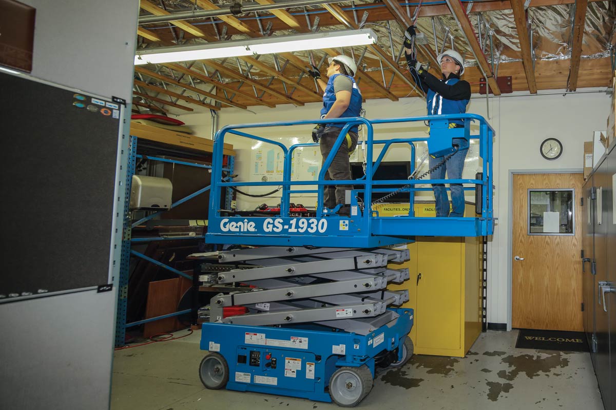 Genie GS-1930 & GS-1930 E-Drive Electric Scissor Lift 3