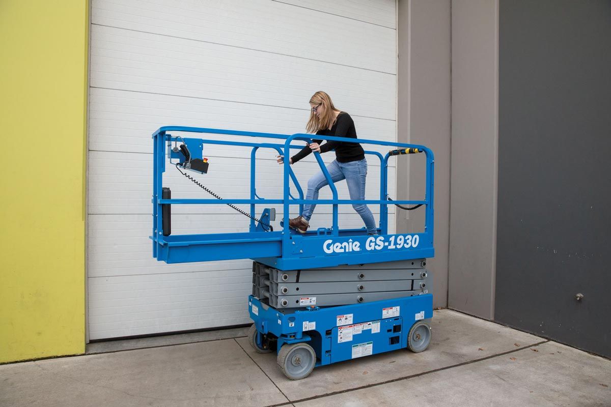 Genie GS-1930 & GS-1930 E-Drive Electric Scissor Lift