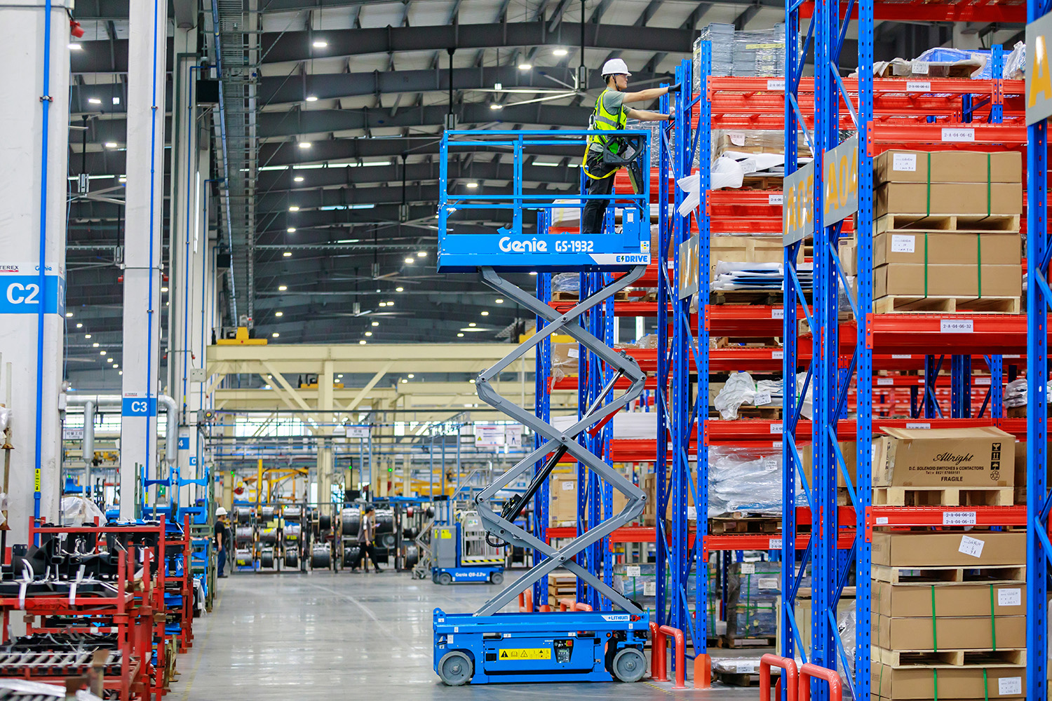 gs-1932-warehouse-elevated_1-person_lowfce28309-257f-4111-ba90-e1b13392696d