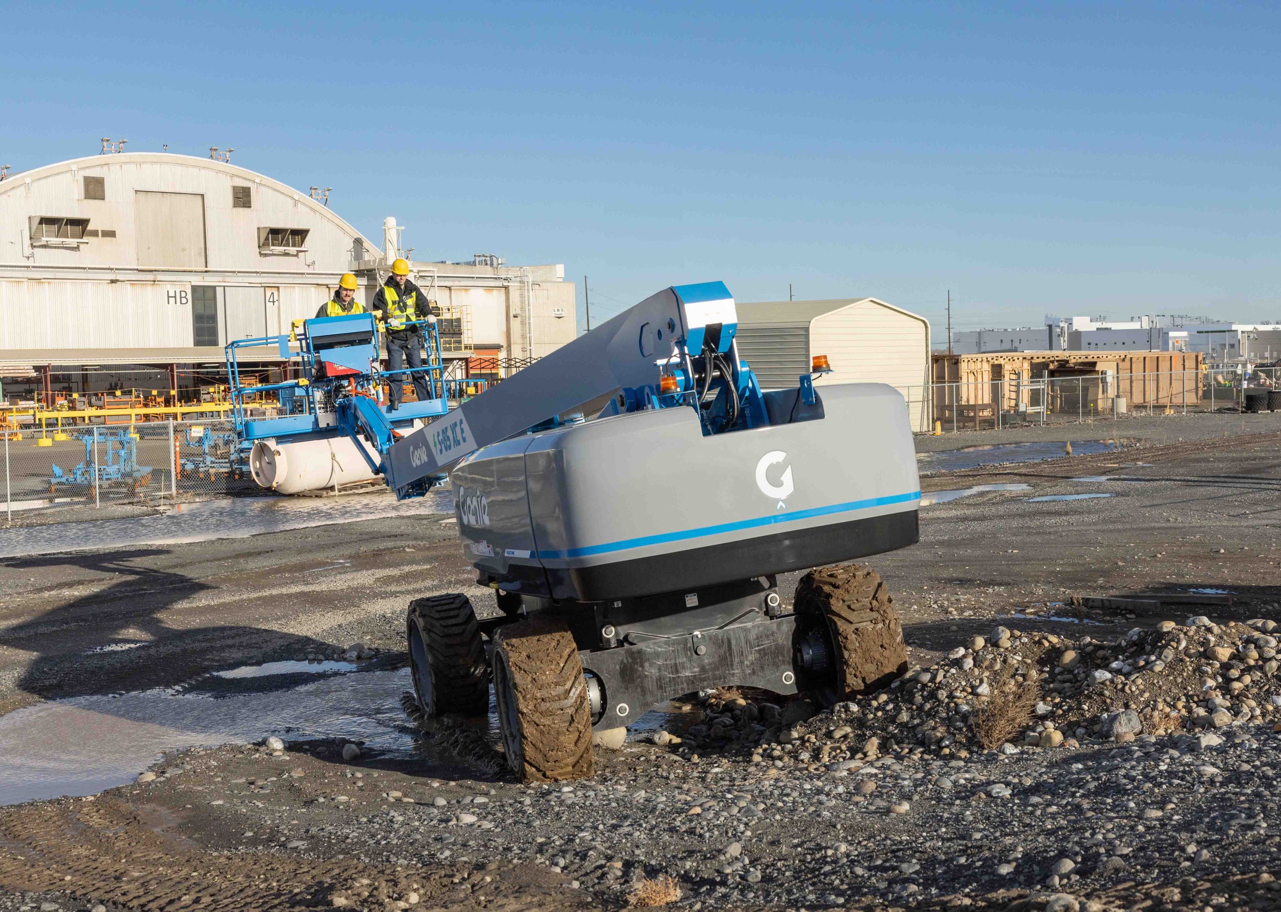 s-85-sx-e-driving-through-mud_low