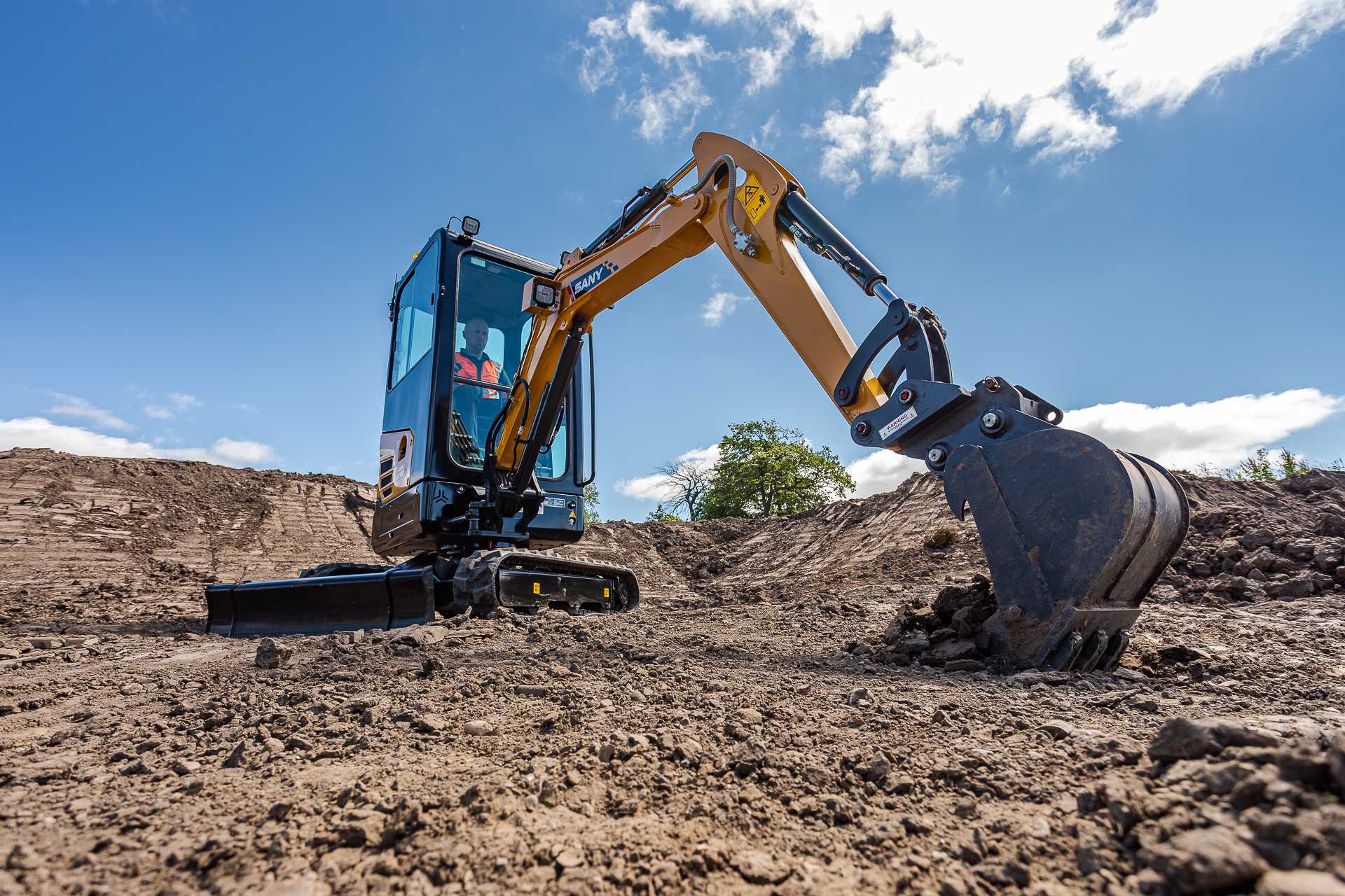 sany_sy18c_18_72dpi_2022