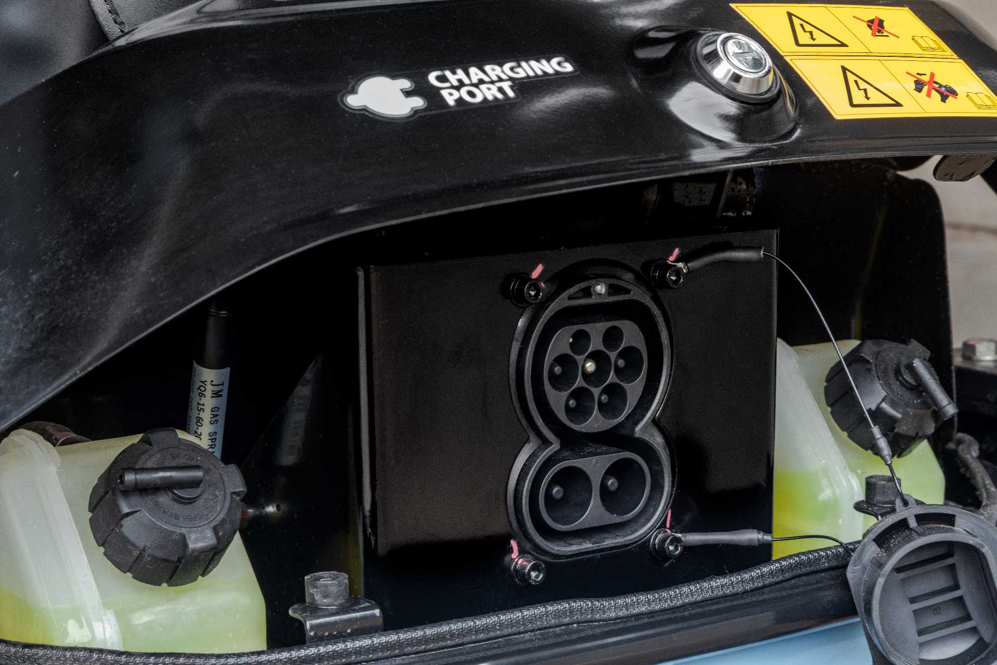 sany_sy19e_chargingopen_2025_300dpi