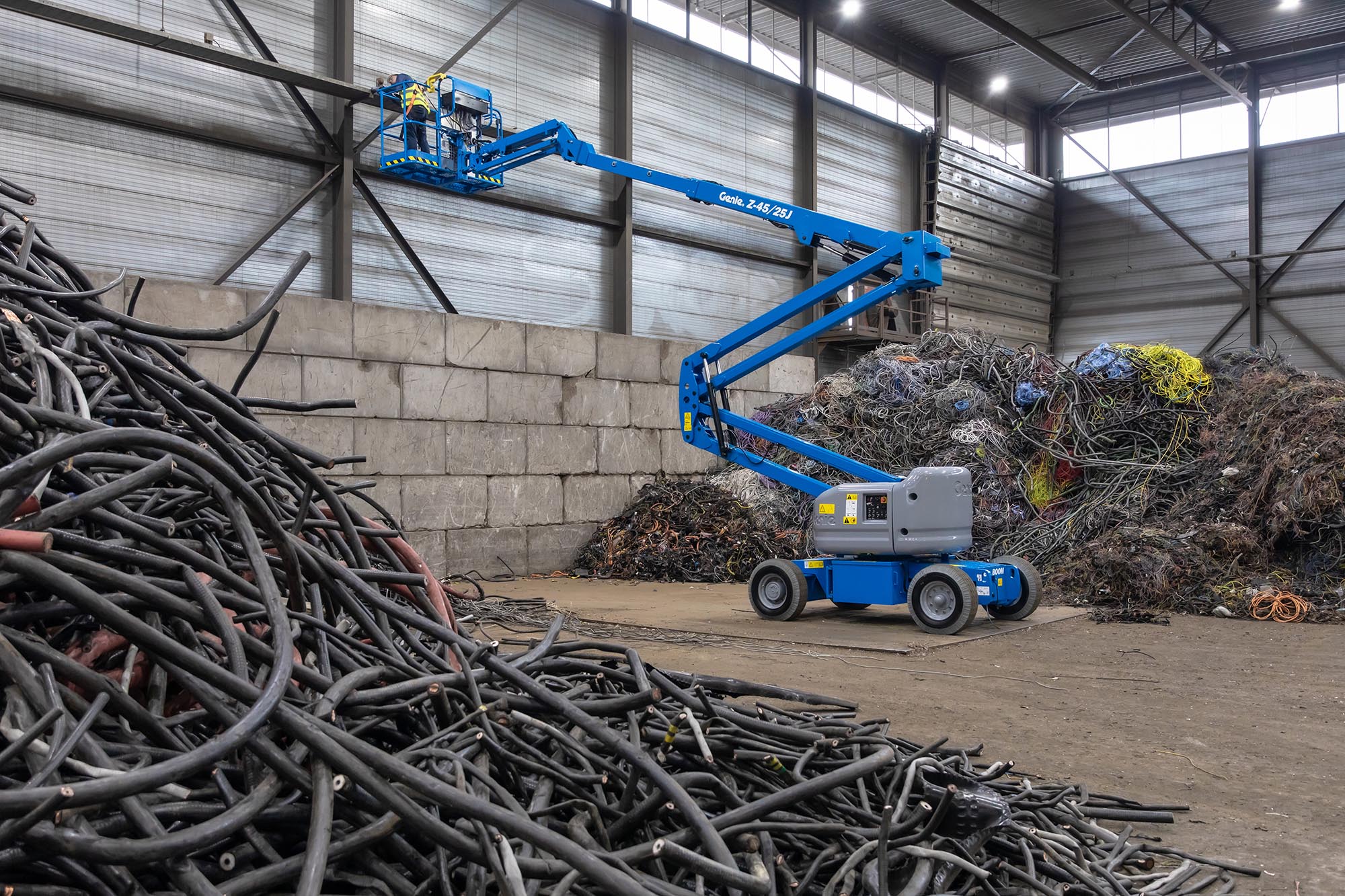 z-45-25j-dc_scrap-yard_3_low546034a8a72f46dbab2b83797b069f79