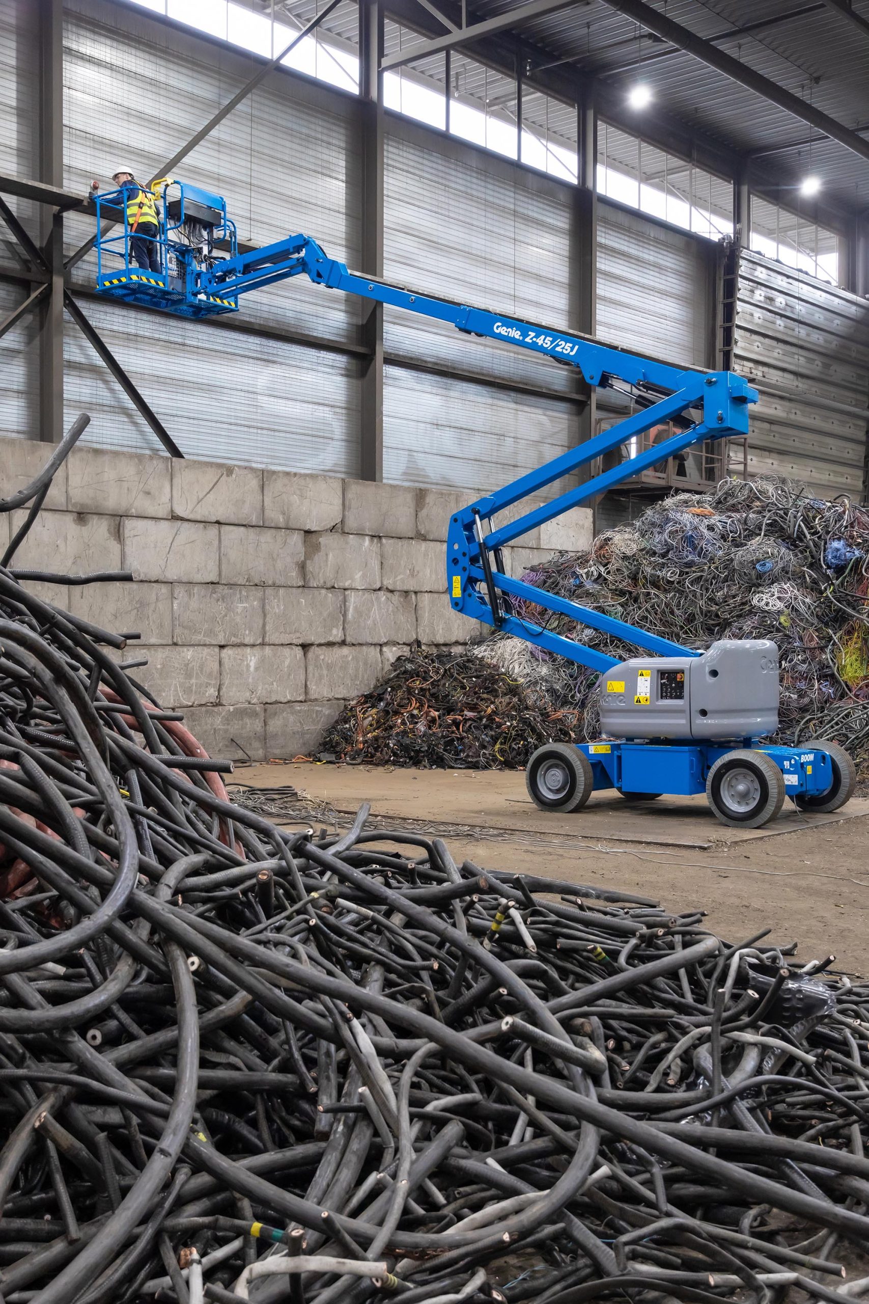 z-45-25j-dc_scrap-yard_working_6_low